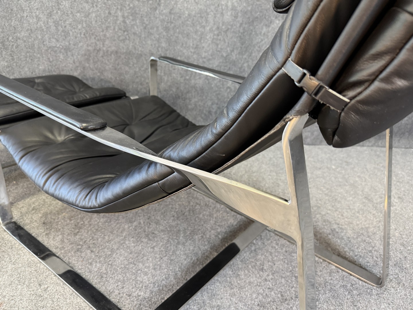 Ambiene Mid-Century Modern Style Black Leather Chair and Ottoman Ambiene Mid-Century Modern Style Black Leather Chair and Ottoman