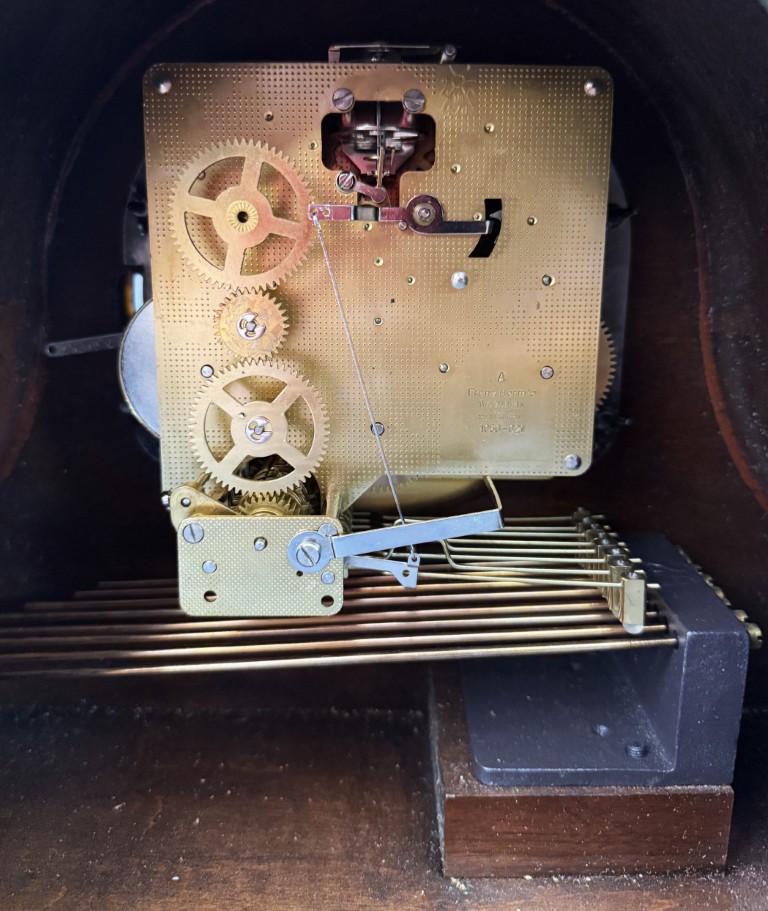 Vintage Sligh Solid Mahogany Mantel Clock Vintage Sligh Solid Mahogany Mantel Clock