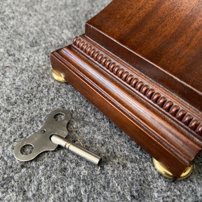 Vintage Sligh Solid Mahogany Mantel Clock Vintage Sligh Solid Mahogany Mantel Clock