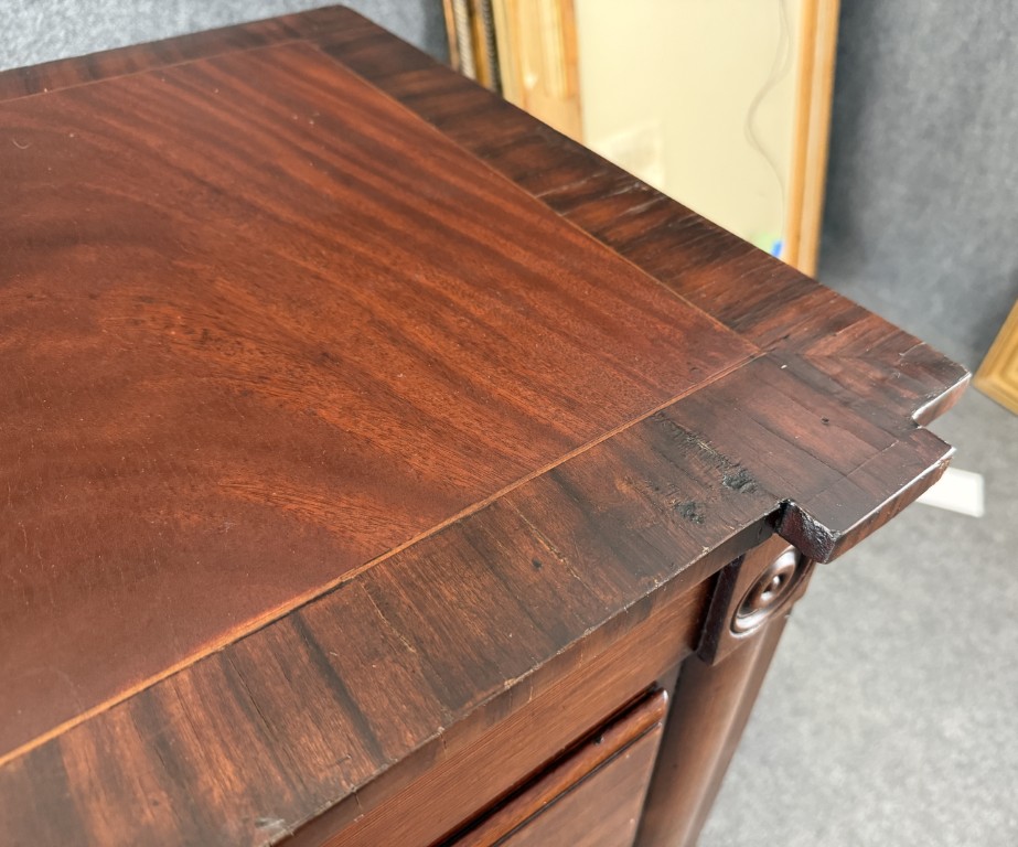 19th Century Inlaid Mahogany Chest of Drawers with Claw Feet 19th Century Inlaid Mahogany Chest of Drawers with Claw Feet