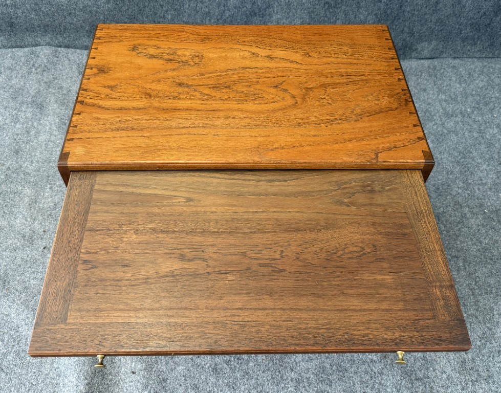 Oak Bachelors Chest with Exposed Dovetails and Dressing Table Oak Bachelors Chest with Exposed Dovetails and Dressing Table