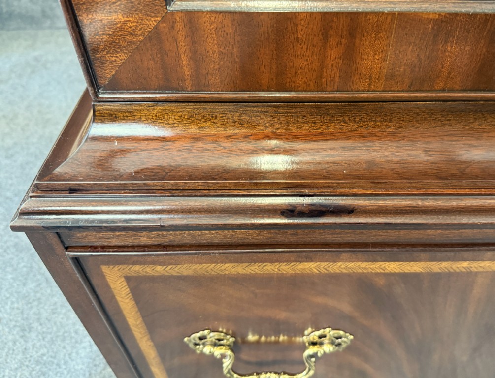 Henkel Harris Mahogany Display Case Model No. 2302 Henkel Harris Mahogany Display Case Model No. 2302