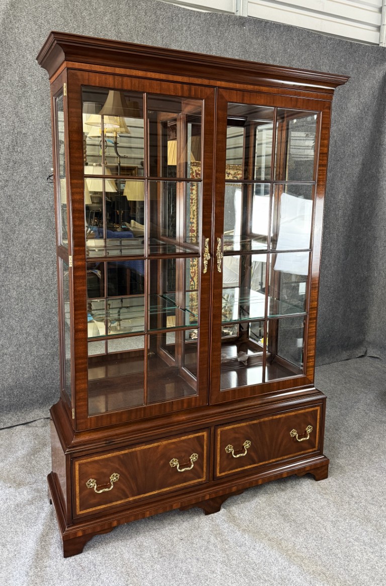 Henkel Harris Mahogany Display Case Model No. 2302 Henkel Harris Mahogany Display Case Model No. 2302