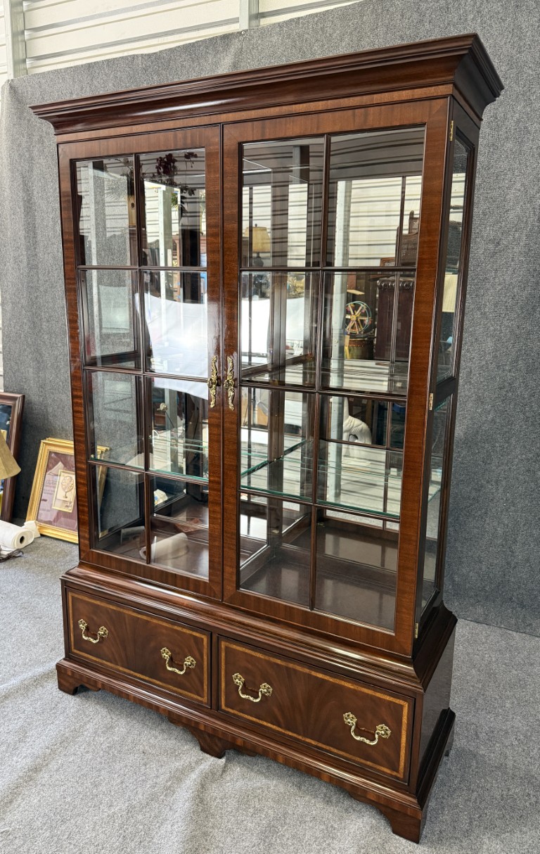 Henkel Harris Mahogany Display Case Model No. 2302 Henkel Harris Mahogany Display Case Model No. 2302