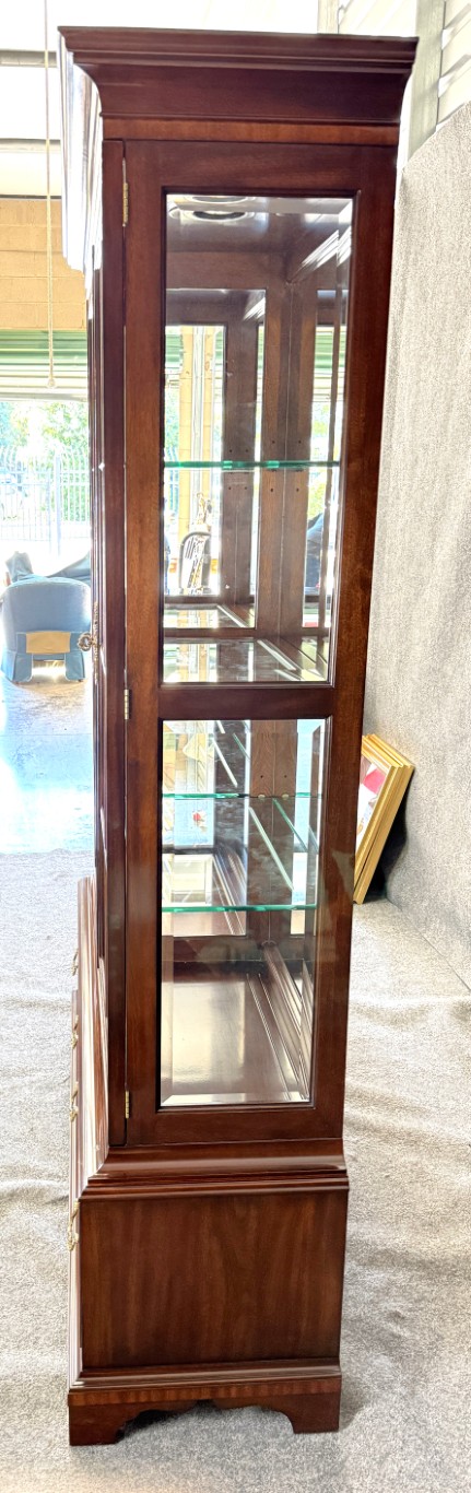 Henkel Harris Mahogany Display Case Model No. 2302 Henkel Harris Mahogany Display Case Model No. 2302