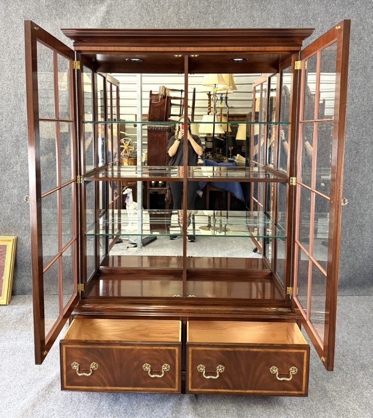 Henkel Harris Mahogany Display Case Model No. 2302 Henkel Harris Mahogany Display Case Model No. 2302