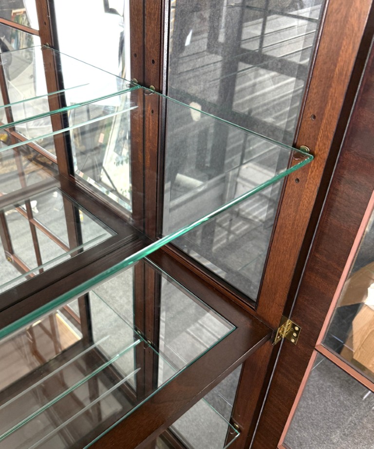 Henkel Harris Mahogany Display Case Model No. 2302 Henkel Harris Mahogany Display Case Model No. 2302