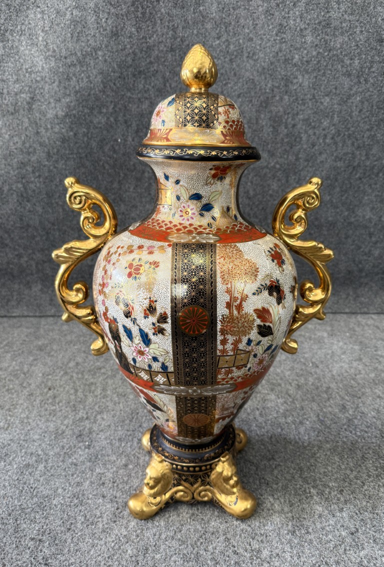 Large Satsuma Style Gold-Adorned Urn Large Satsuma Style Gold-Adorned Urn
