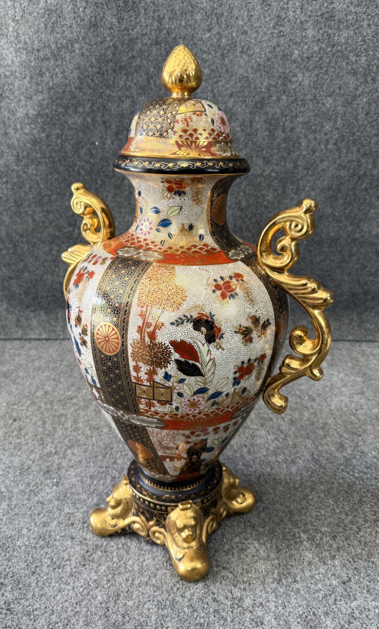 Large Satsuma Style Gold-Adorned Urn Large Satsuma Style Gold-Adorned Urn