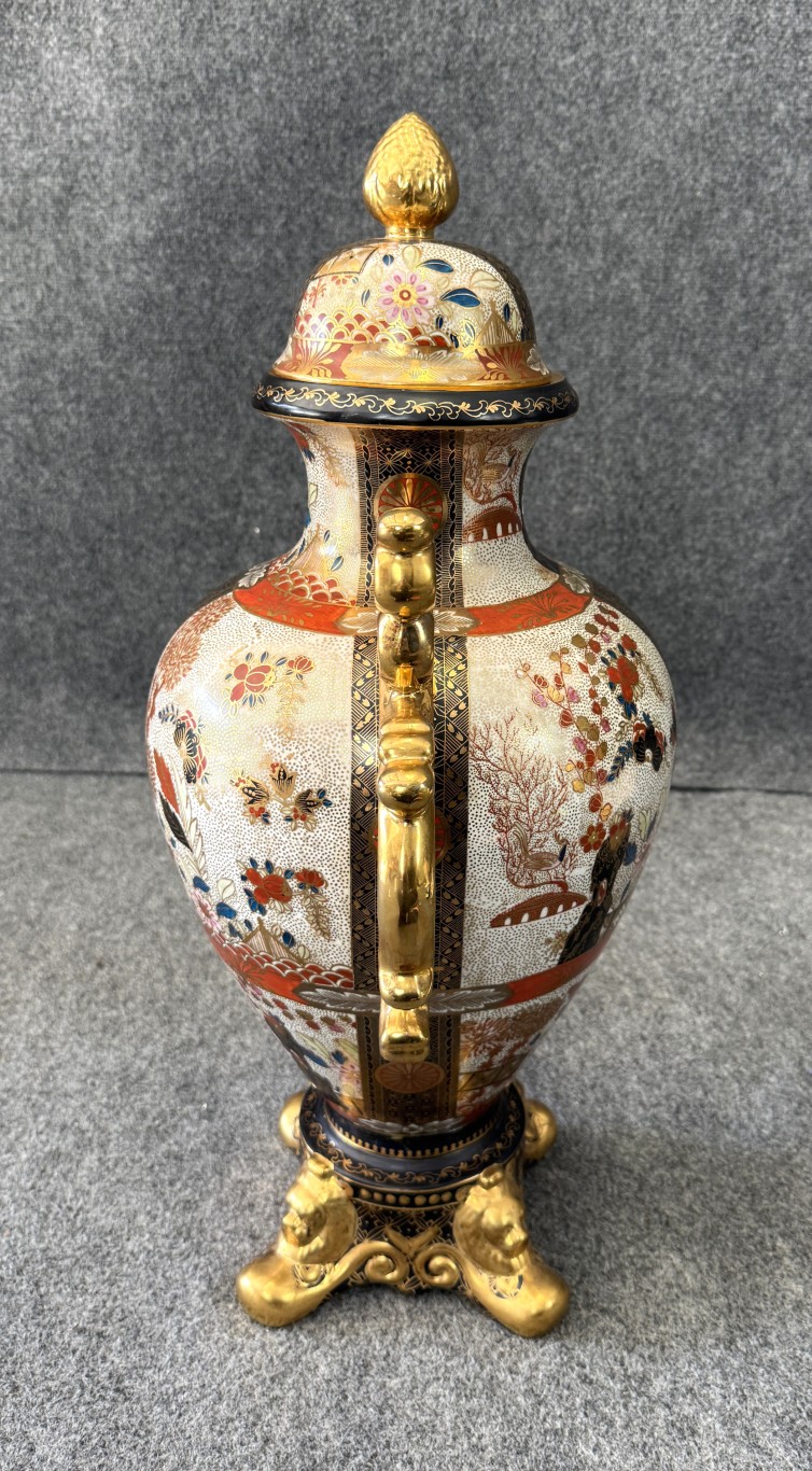 Large Satsuma Style Gold-Adorned Urn Large Satsuma Style Gold-Adorned Urn