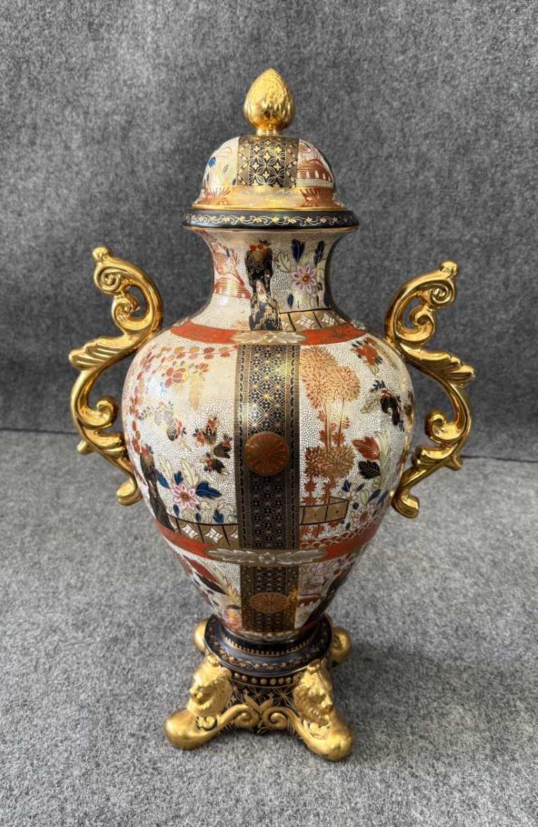 Large Satsuma Style Gold-Adorned Urn Large Satsuma Style Gold-Adorned Urn