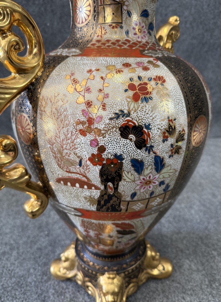 Large Satsuma Style Gold-Adorned Urn Large Satsuma Style Gold-Adorned Urn