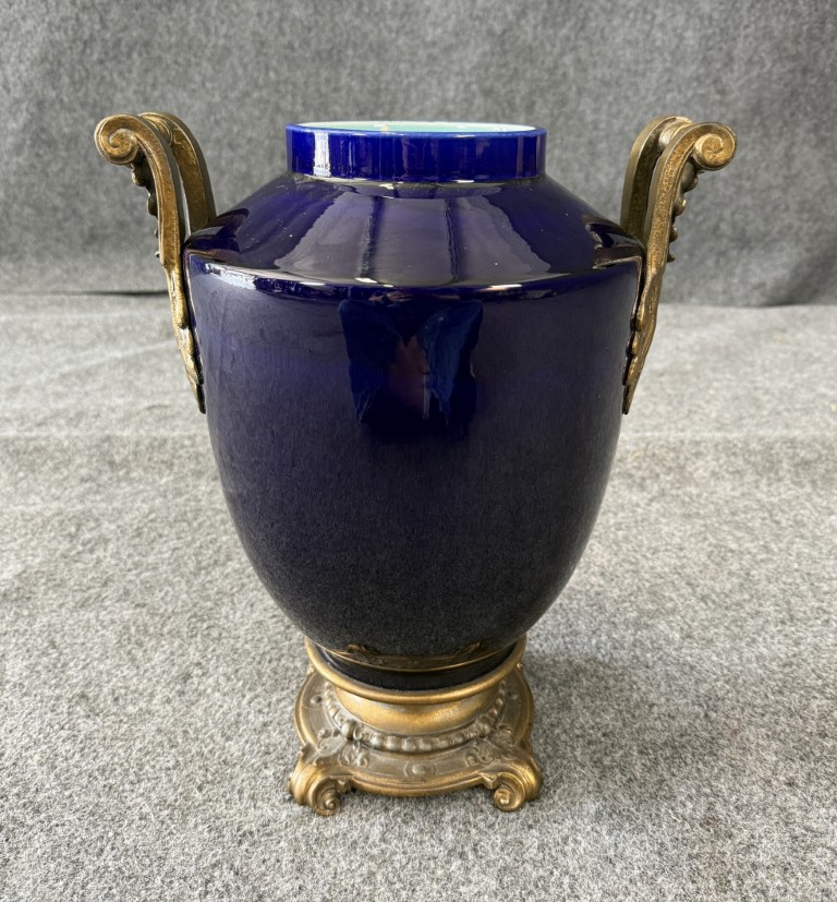 DR595 (4)Early 1900's Cobalt Blue Ceramic Vase with Brass Handles vEarly 1900's Cobalt Blue Ceramic Vase with Brass Handles