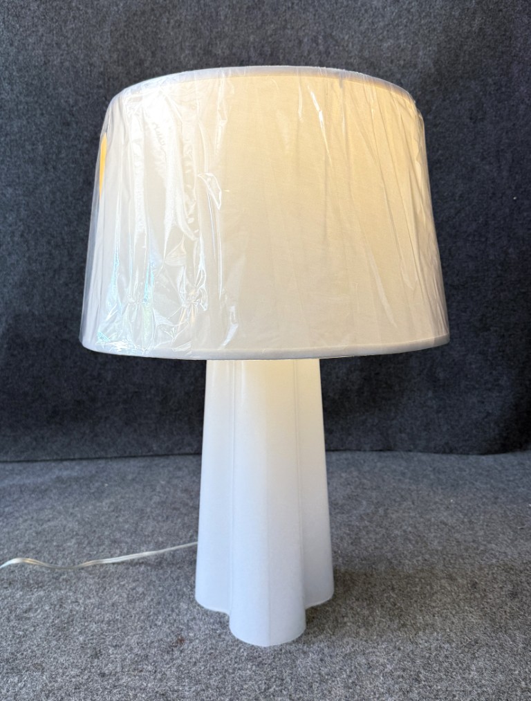 Regal House White Clover Decorator Lamp Regal House White Clover Decorator Lamp