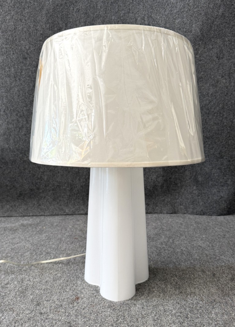 Regal House White Clover Decorator Lamp Regal House White Clover Decorator Lamp
