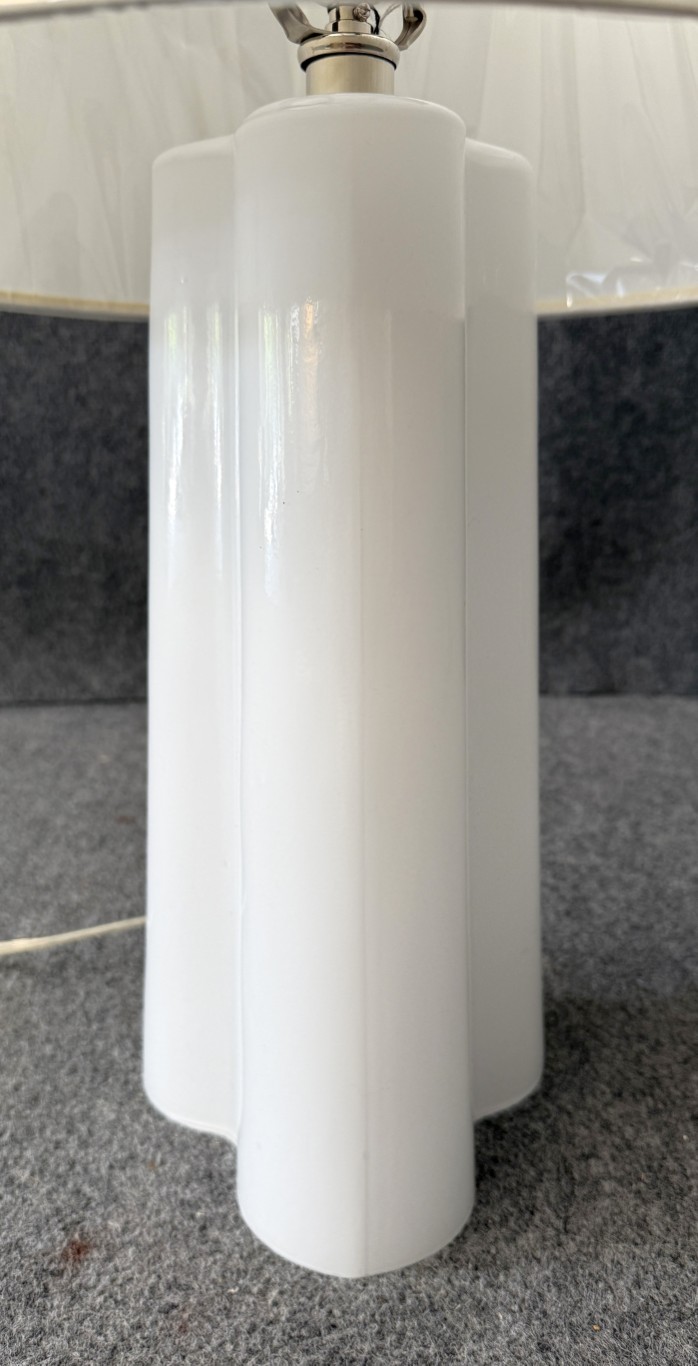 Regal House White Clover Decorator Lamp Regal House White Clover Decorator Lamp