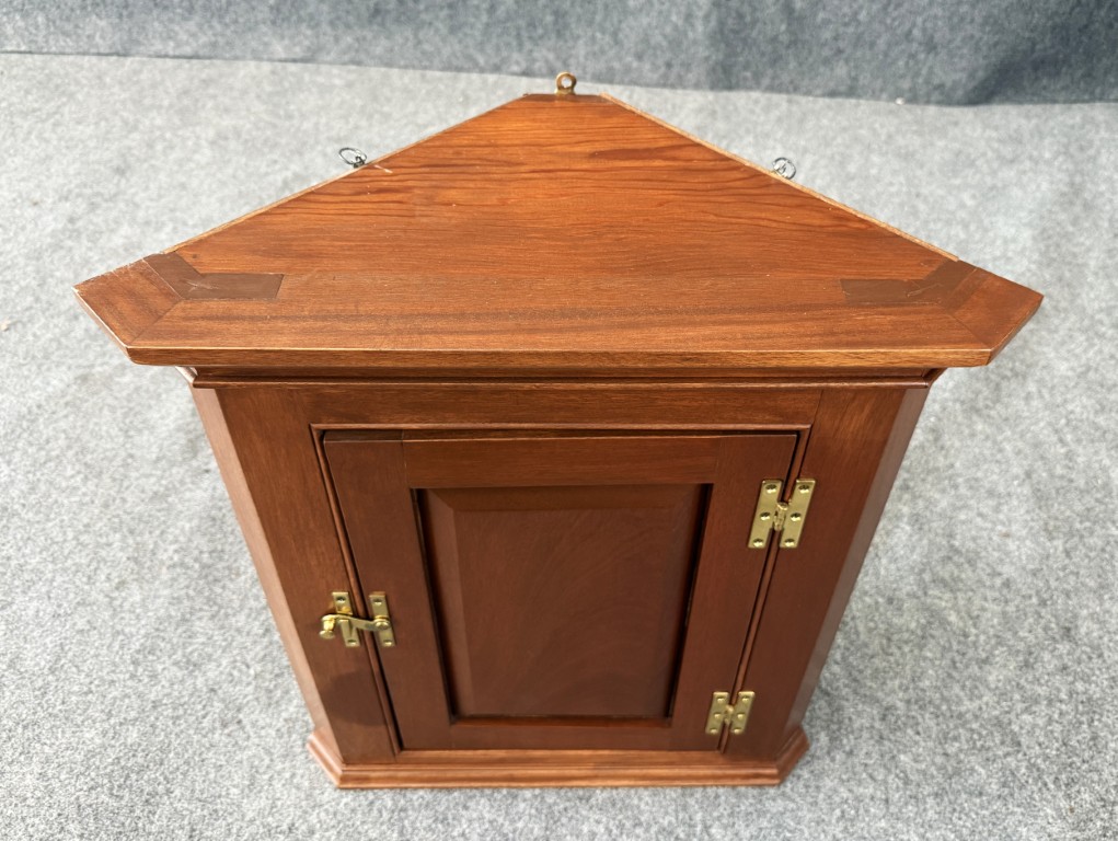 CA791 (9)Vintage Solid Mahogany Hanging Corner Cabinet Vintage Solid Mahogany Hanging Corner Cabinet