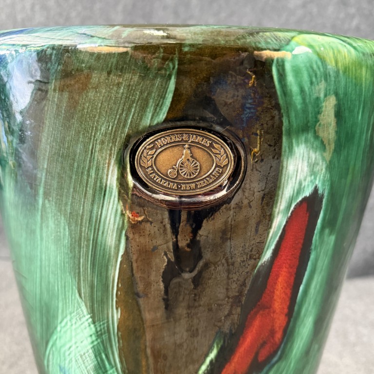 DR675 (4)Morris & James Large Terracotta Planter Morris & James Large Terracotta Planter