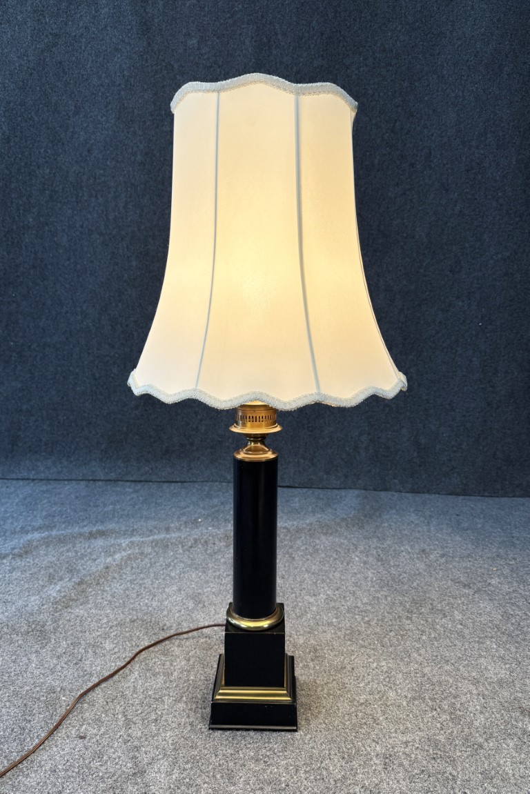 L559 (1)1960's Tall Black Columned Table Lamp & Shade 1960's Tall Black Columned Table Lamp & Shade