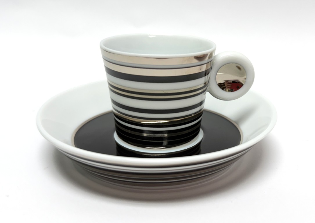 TT184 (6)Ornate Blue and White Decorative Plate Ornate Blue and White Decorative Plate