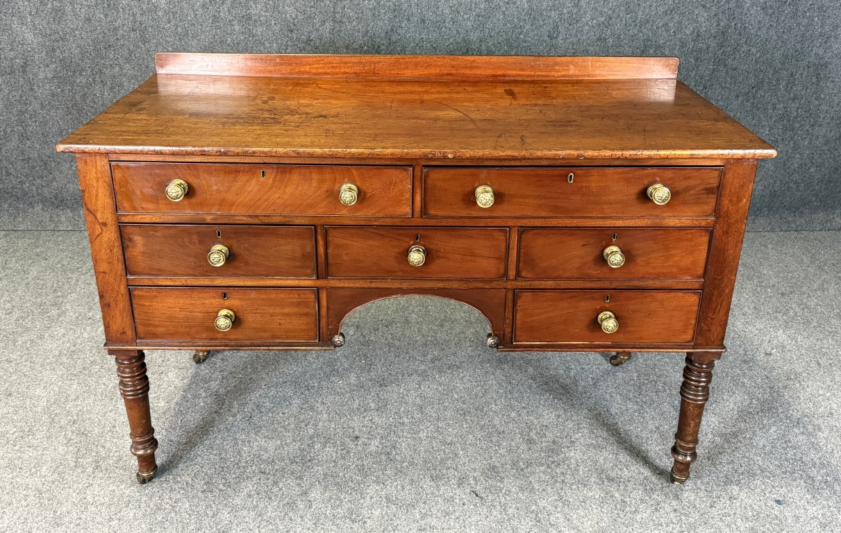 18th Century English-Made Mahogany Sideboard 18th Century English-Made Mahogany Sideboard