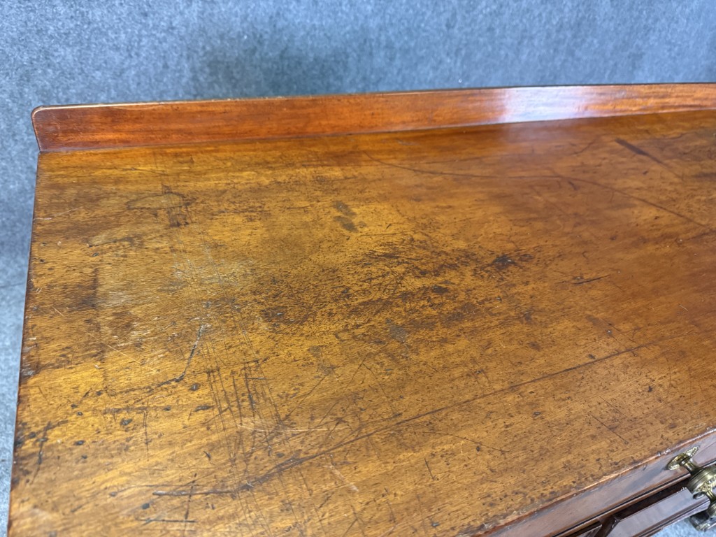 18th Century English-Made Mahogany Sideboard 18th Century English-Made Mahogany Sideboard
