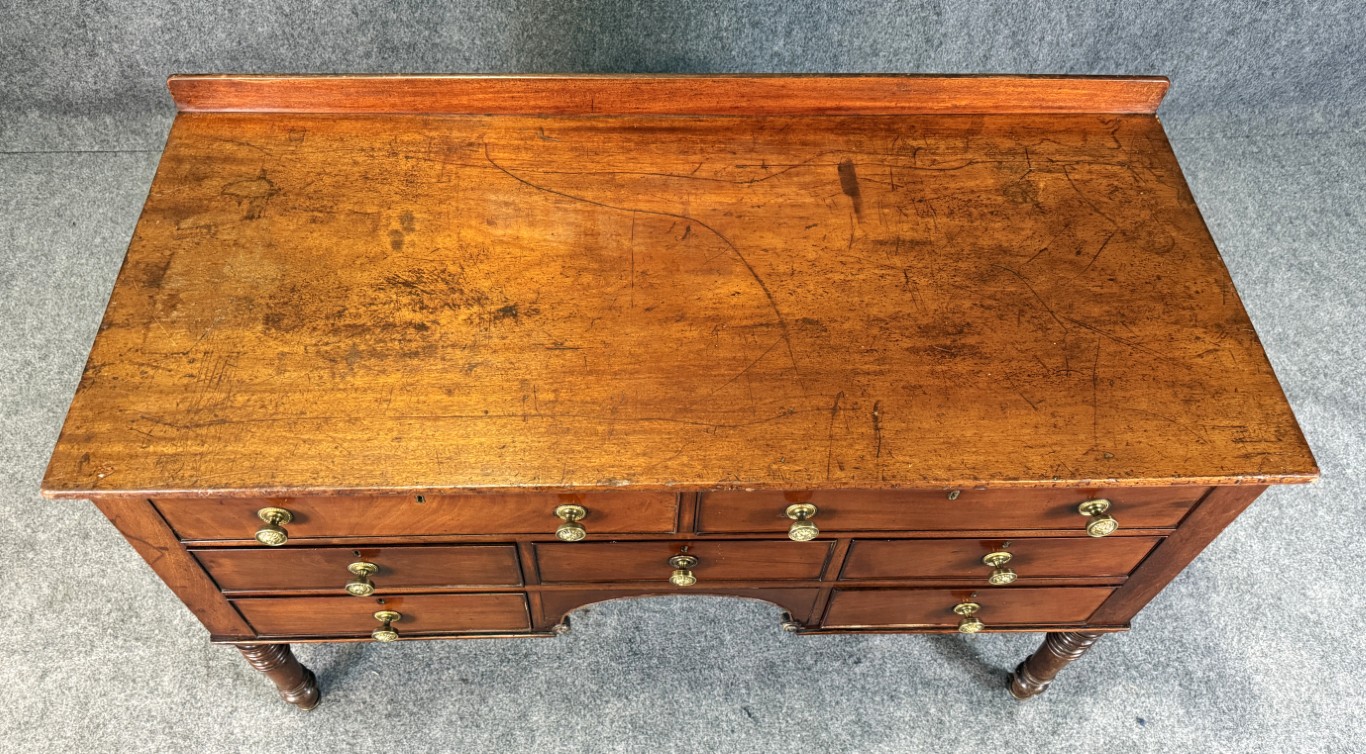 18th Century English-Made Mahogany Sideboard 18th Century English-Made Mahogany Sideboard