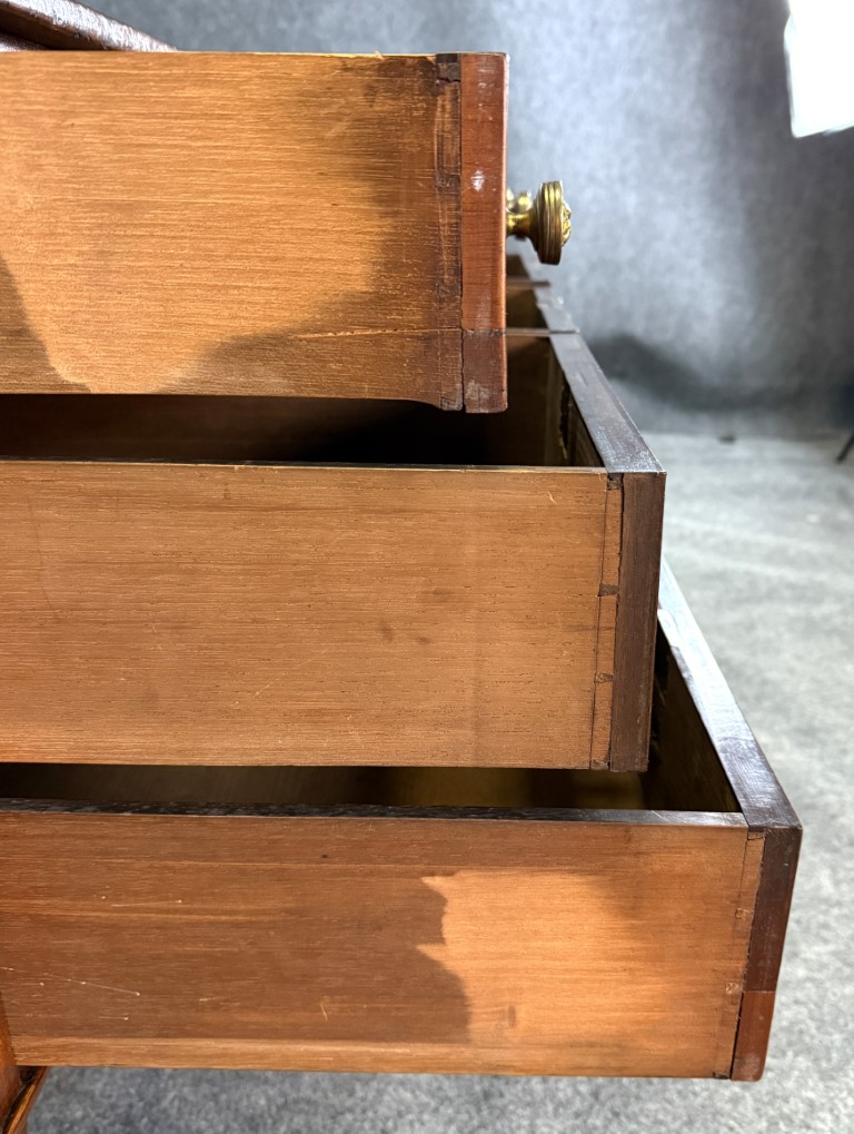 18th Century English-Made Mahogany Sideboard 18th Century English-Made Mahogany Sideboard