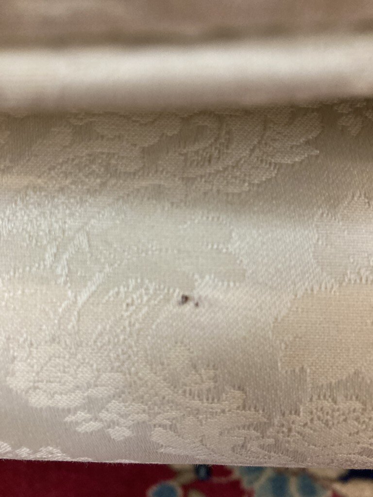 Vintage Off-White Jacquard Walnut Carved Chippendale Style Sofa Vintage Off-White Jacquard Walnut Carved Chippendale Style Sofa