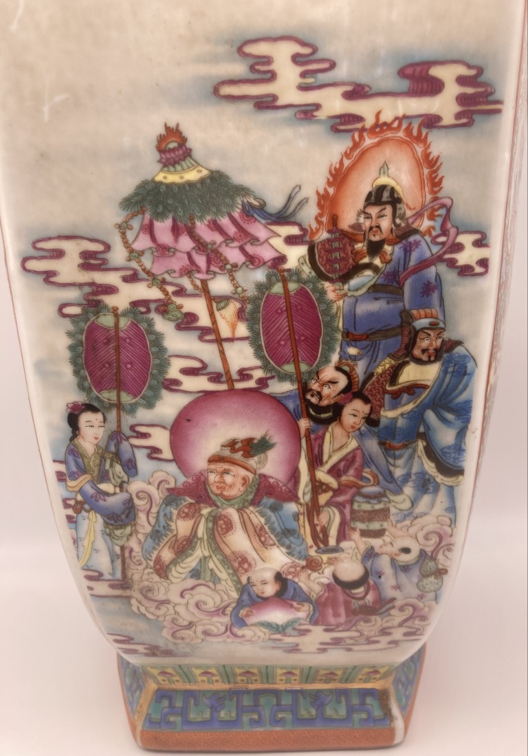 Chinese Painted Porcelain Vase Chinese Painted Porcelain Vase