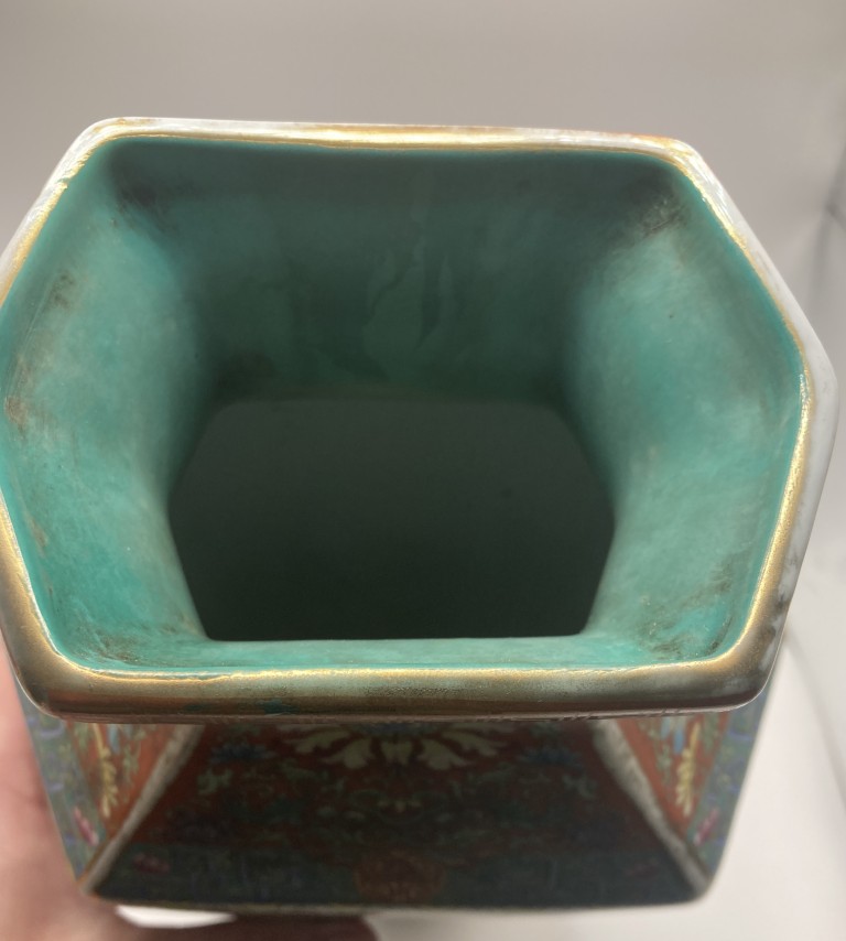 Chinese Painted Porcelain Vase Chinese Painted Porcelain Vase