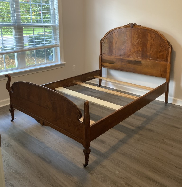 Antique Mahogany Full/Double Size Bed with Rails and Slats Antique Mahogany Full/Double Size Bed with Rails and Slats