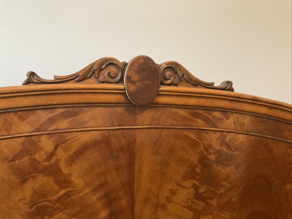 Antique Mahogany Full/Double Size Bed with Rails and Slats Antique Mahogany Full/Double Size Bed with Rails and Slats