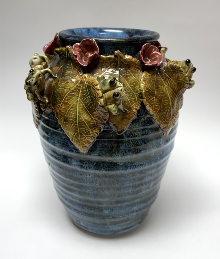 DR772 (2)Vintage Hand-Crafted Blue Vase with Frogs, Flowers, and Leaves Vintage Hand-Crafted Blue Vase with Frogs, Flowers, and Leaves