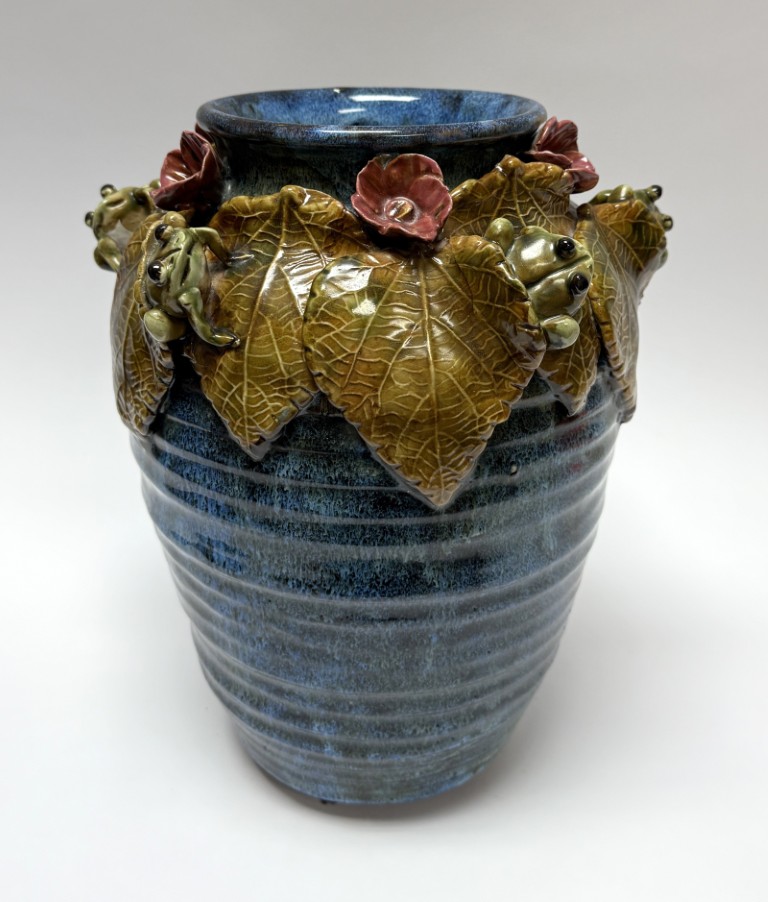 DR772 (3)Vintage Hand-Crafted Blue Vase with Frogs, Flowers, and Leaves Vintage Hand-Crafted Blue Vase with Frogs, Flowers, and Leaves