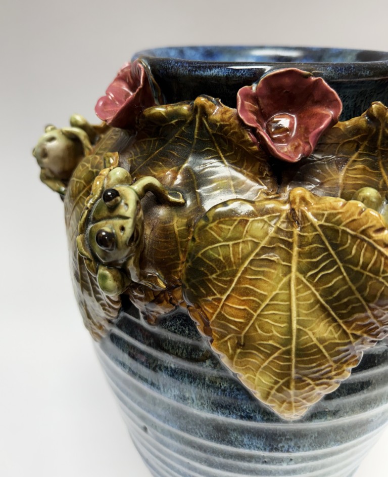 DR772 (5)Vintage Hand-Crafted Blue Vase with Frogs, Flowers, and Leaves Vintage Hand-Crafted Blue Vase with Frogs, Flowers, and Leaves