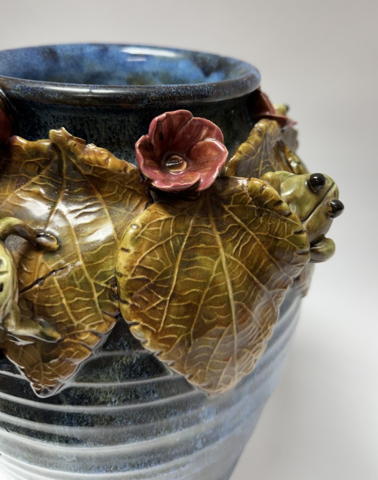 DR772 (6)Vintage Hand-Crafted Blue Vase with Frogs, Flowers, and Leaves Vintage Hand-Crafted Blue Vase with Frogs, Flowers, and Leaves