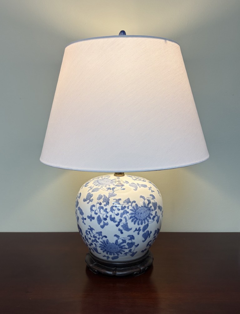 Blue and White Porcelain Asian Melon Jar Lamp Blue and White Porcelain Asian Melon Jar Lamp