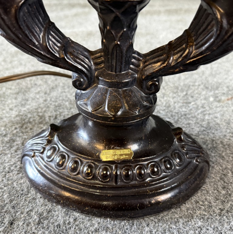 Dale Tiffany "Antiques Roadshow Edition" Oblong Tiffany Style Lamp Dale Tiffany "Antiques Roadshow Edition" Oblong Tiffany Style Lamp