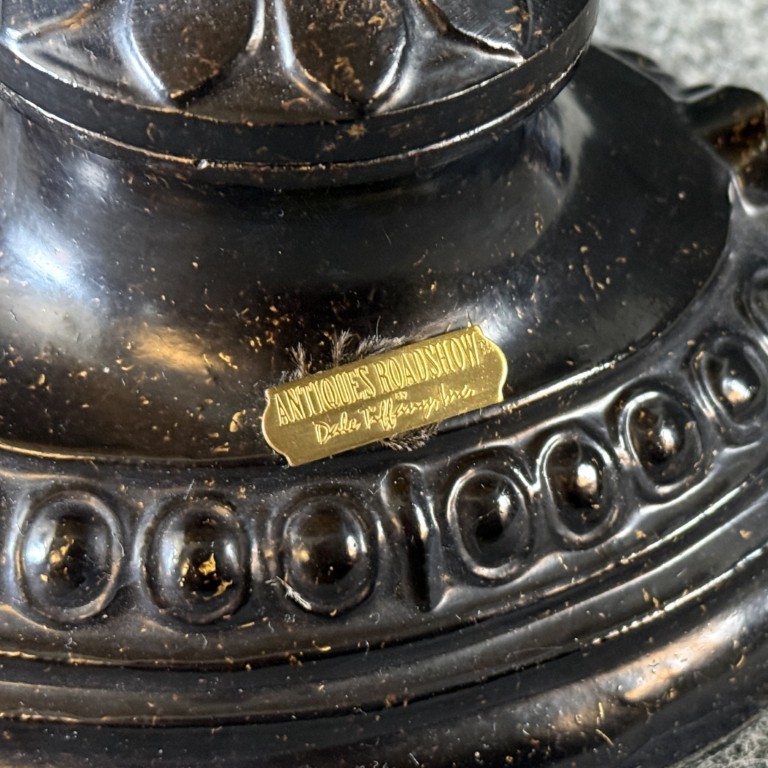 Dale Tiffany "Antiques Roadshow Edition" Oblong Tiffany Style Lamp Dale Tiffany "Antiques Roadshow Edition" Oblong Tiffany Style Lamp