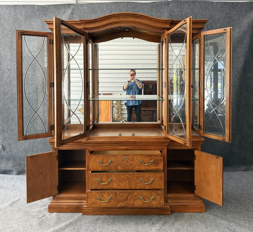 Thomasville Burled Walnut China Cabinet Thomasville Burled Walnut China Cabinet
