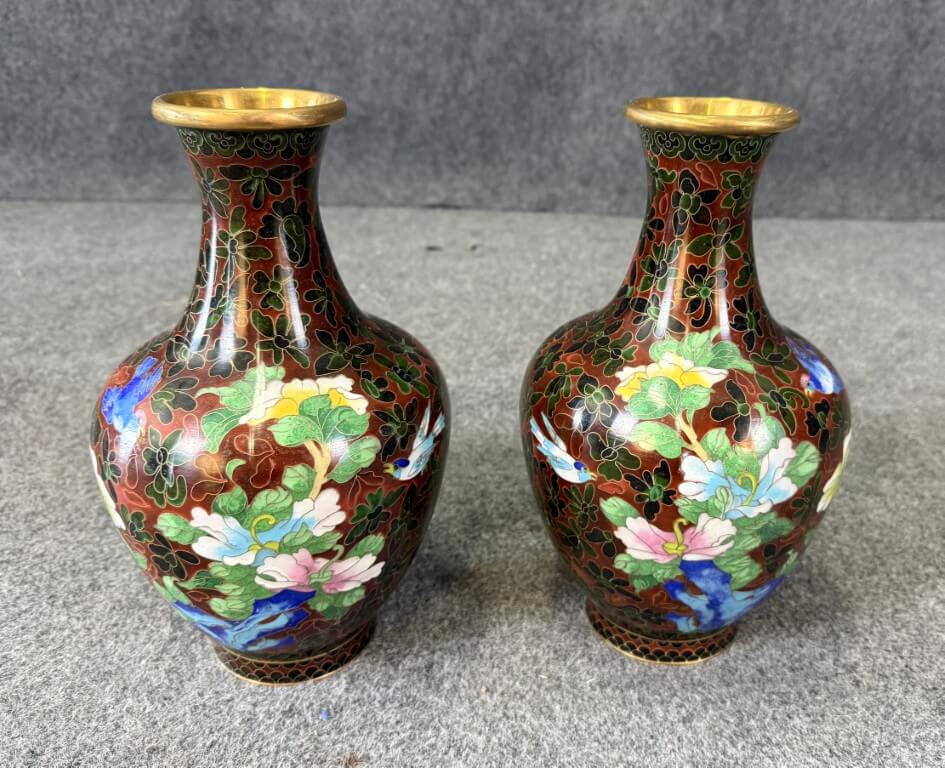 Pair of Auburn Chinoiserie Vases Pair of Auburn Chinoiserie Vases