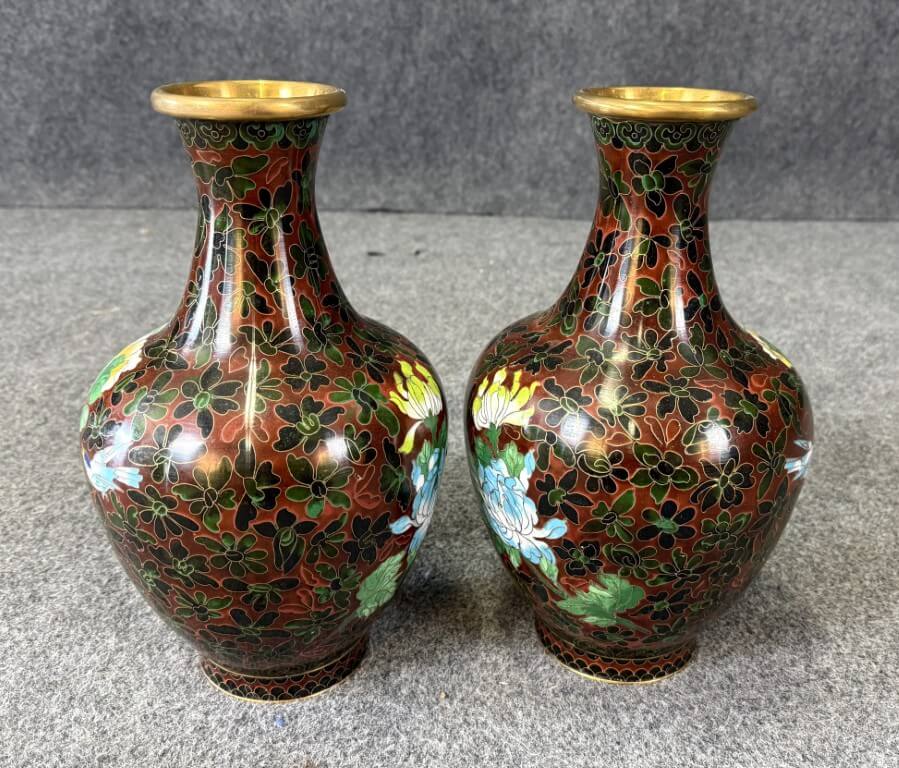 Pair of Auburn Chinoiserie Vases Pair of Auburn Chinoiserie Vases