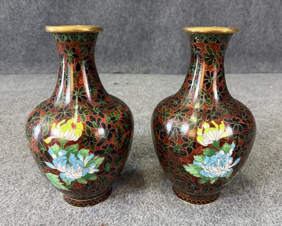 Pair of Auburn Chinoiserie Vases Pair of Auburn Chinoiserie Vases