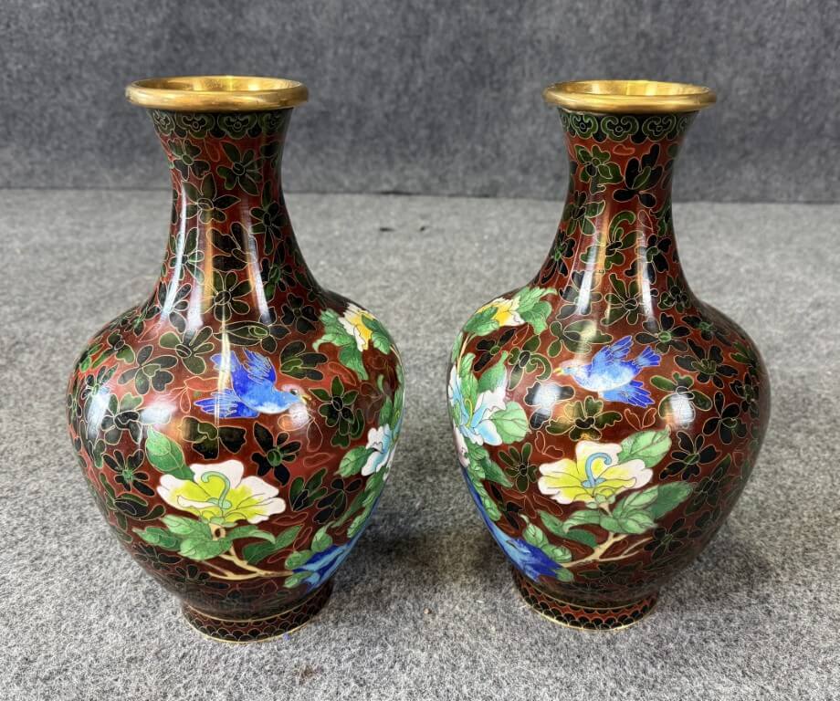 Pair of Auburn Chinoiserie Vases Pair of Auburn Chinoiserie Vases