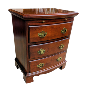 Pennsylvania House Bachelor Chest / Nightstand