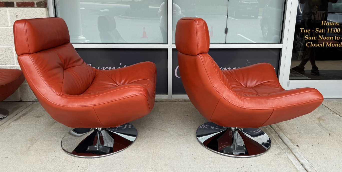 Pair of Mid-Century Modern Style Orange Club Chairs with Ottomans Pair of Mid-Century Modern Style Orange Club Chairs with Ottomans