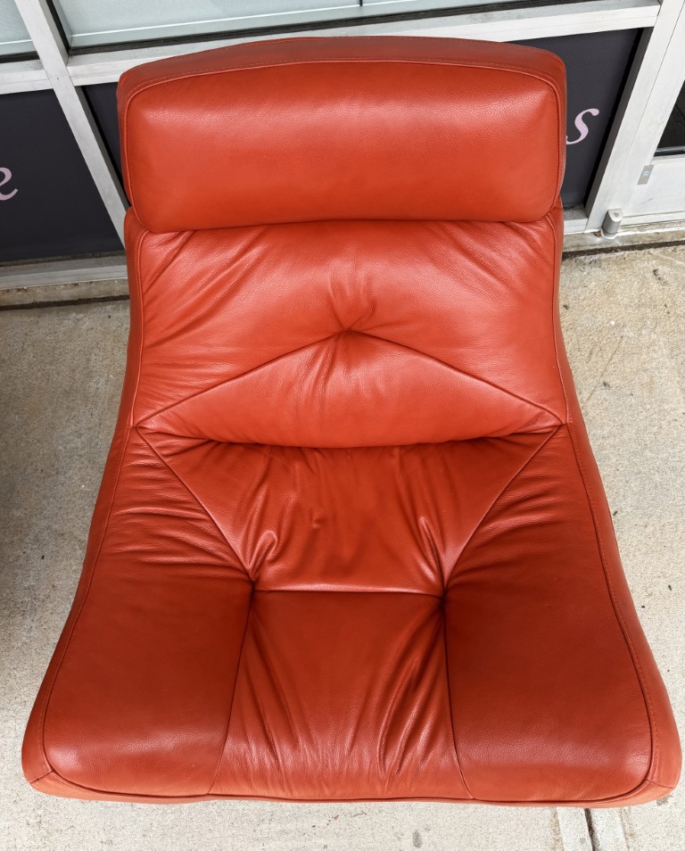 Pair of Mid-Century Modern Style Orange Club Chairs with Ottomans Pair of Mid-Century Modern Style Orange Club Chairs with Ottomans