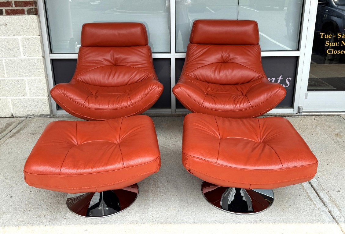 Pair of Mid-Century Modern Style Orange Club Chairs with Ottomans Pair of Mid-Century Modern Style Orange Club Chairs with Ottomans
