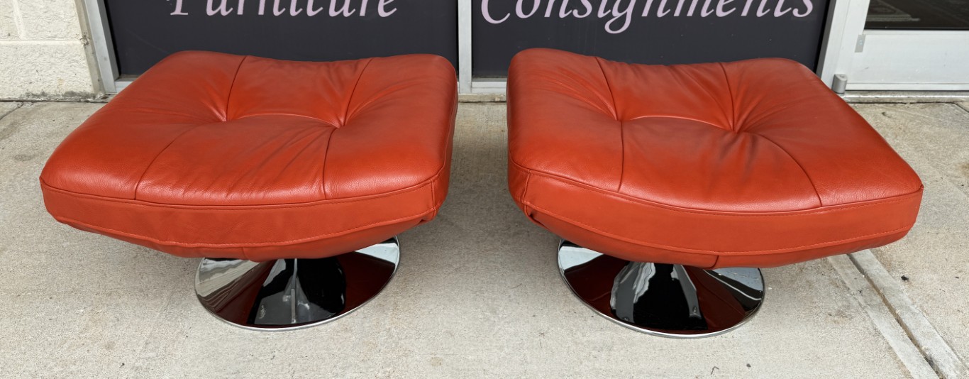 Pair of Mid-Century Modern Style Orange Club Chairs with Ottomans Pair of Mid-Century Modern Style Orange Club Chairs with Ottomans